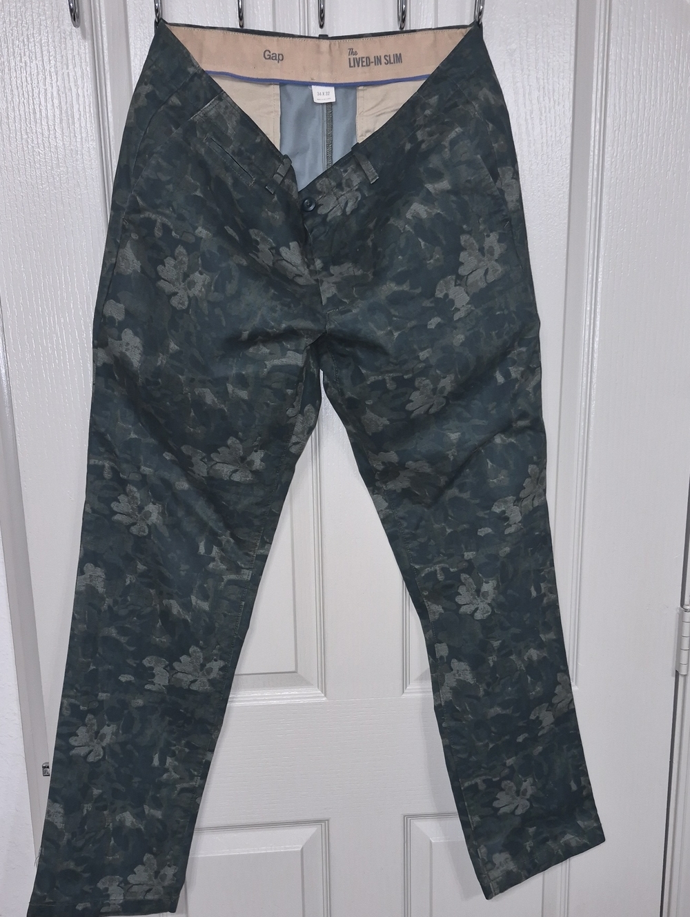 GAP Lived-In Slim Men's Dark Green Floral Print Chinos